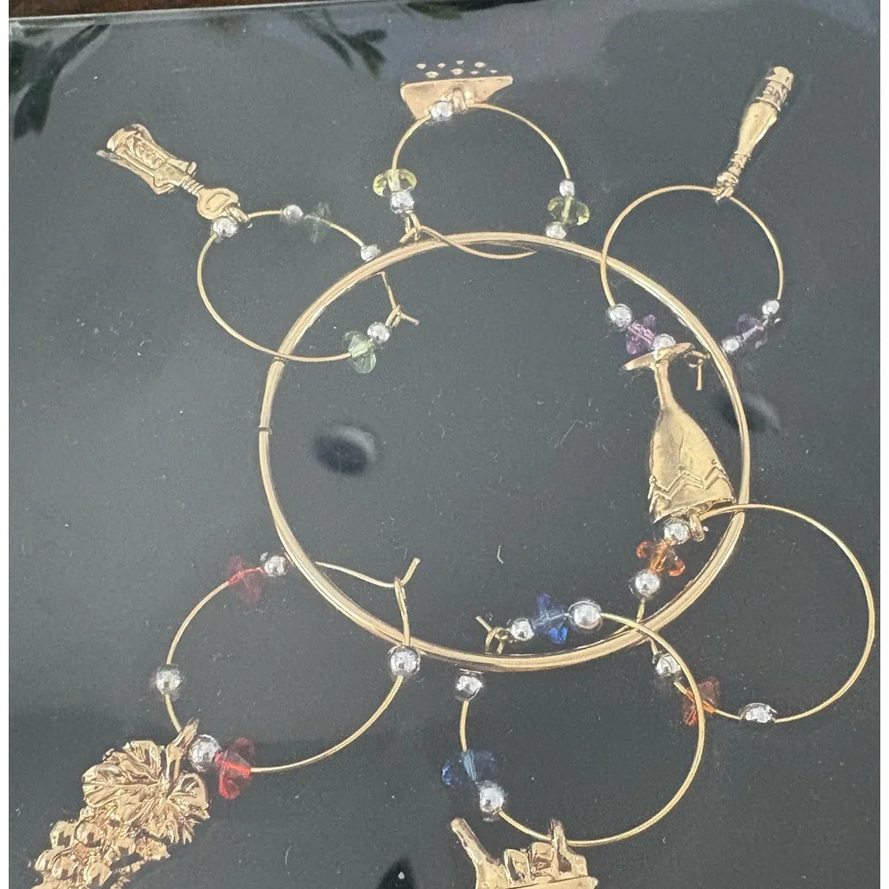Metalla Wine Glass Charms Set & Beaded Stopper